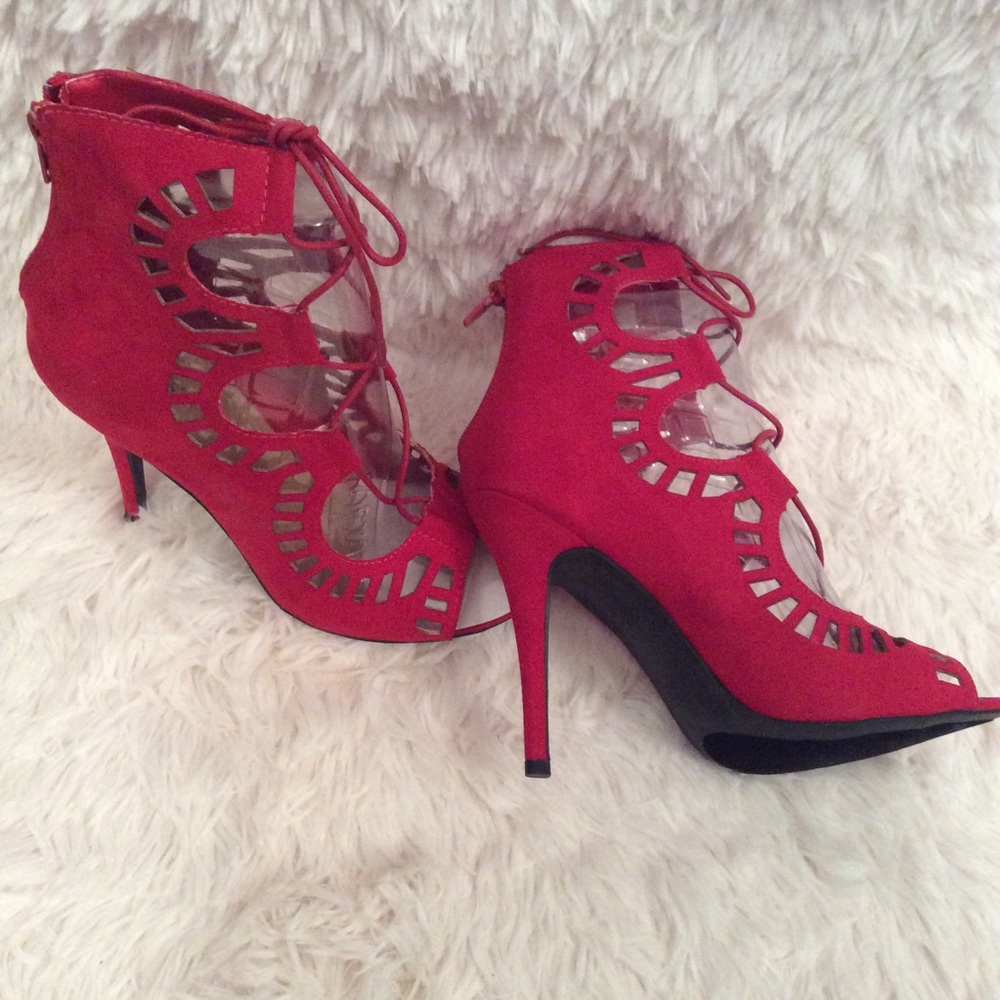 Red lace up heels - Picture 2 of 4